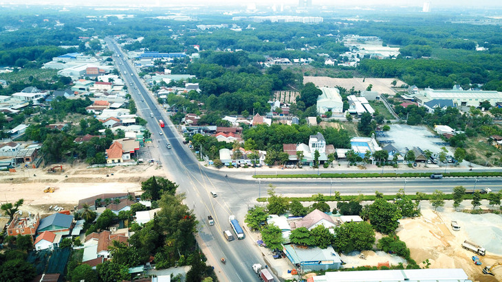 Dự án giao thông đường bộ qua nhiều địa phương hoặc dự án đi qua ranh giới 2 địa phương đang bị vướng do chưa có quy định pháp luật đầy đủ để điều chỉnh đối với việc đầu tư xây dựng. Ảnh: Tiên Giang