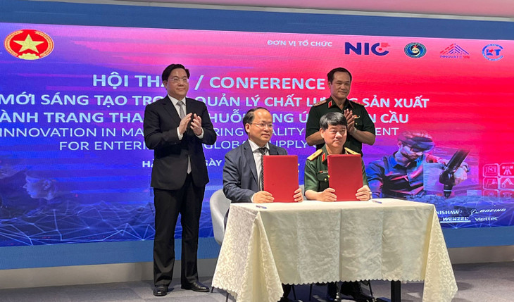 Trong khuôn khổ sự kiện đã diễn ra lễ ký thỏa thuận hợp tác giữa các đơn vị: NIC và AME; NIC và Tổng cục Công nghiệp Quốc phòng. Ảnh: Thế Vũ