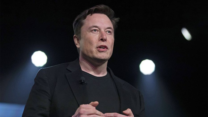 Elon Musk - Giá trị tài sản: 69,4 tỷ USD CEO hãng xe điện Tesla Elon Musk đã vượt nhà đầu tư huyền thoại Warren Buffett để trở thành người giàu thứ 7 thế giới. Ông sở hữu 1/5 cổ phiếu Tesla, góp vào phần lớn tài sản cho ông. Ngoài ra, ông còn sở hữu cổ phần của hãng du lịch vũ trụ SpaceX có giá khoảng 15 tỷ USD.