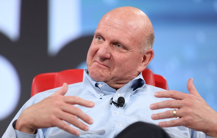 Steve Ballmer - Giá trị tài sản: 75 tỷ USD Steve Ballmer là cựu CEO Microsoft. Ông từ chức từ 2014 nhưng vẫn là cổ đông của hãng phần mềm lớn nhất thế giới. Với 76,8 tỷ USD, ông Ballmer đứng thứ năm trong danh sách giàu nhất toàn cầu và thứ tư nếu chỉ tính riêng CEO công nghệ.