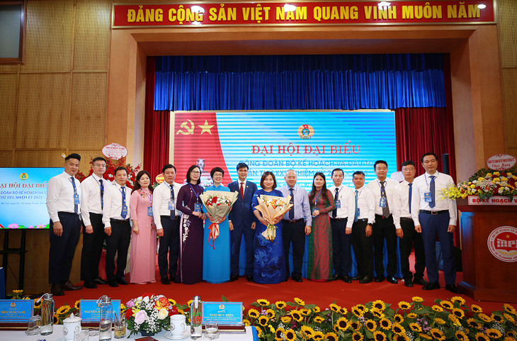Ban Chấp hành Công đoàn Bộ Kế hoạch và Đầu tư khóa XXV, nhiệm kỳ 2023 - 2028 ra mắt Đại hội