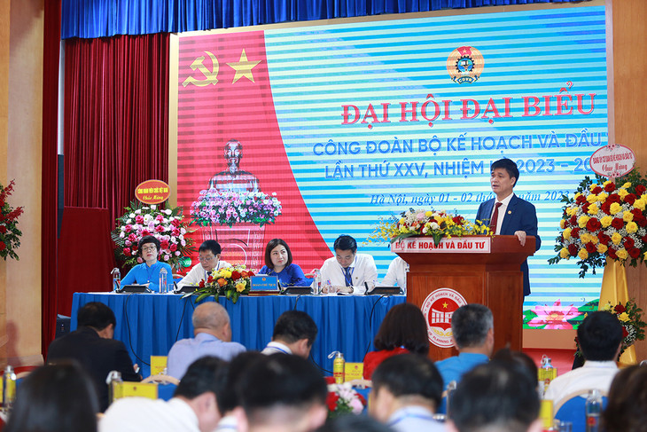 Phó Chủ tịch Tổng Liên đoàn Lao động Việt Nam, Chủ tịch Công đoàn Viên chức Việt Nam Ngọ Duy Hiểu phát biểu tại Đại hội