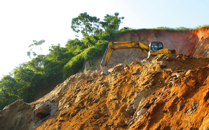 Quá trình giao mỏ cho nhà thầu khai thác phục vụ dự án cao tốc theo cơ chế đặc thù chậm và gặp nhiều khó khăn do thủ tục cấp phép và bàn giao phức tạp, trải qua nhiều bước. Ảnh: Tiên Giang