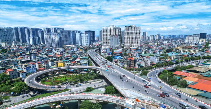 Hà Nội định hướng mở rộng không gian phát triển đô thị với việc hình thành một số cực tăng trưởng, vùng động lực phát triển mới, từng bước tạo ra chùm đô thị, các đô thị vệ tinh. Ảnh: Lê Tiên