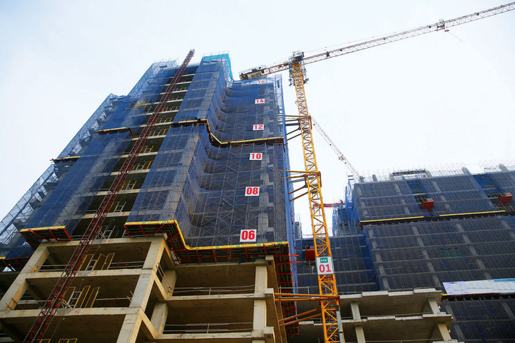 Nhiều khoản cho vay bất động sản có thể trở thành nợ xấu nếu dòng vốn vào lĩnh vực này tiếp tục bị thắt chặt. Ảnh minh họa: Tiên Giang Nhiều khoản cho vay bất động sản có thể trở thành nợ xấu nếu dòng vốn vào lĩnh vực này tiếp tục bị thắt chặt. Ảnh minh họa: Tiên Giang