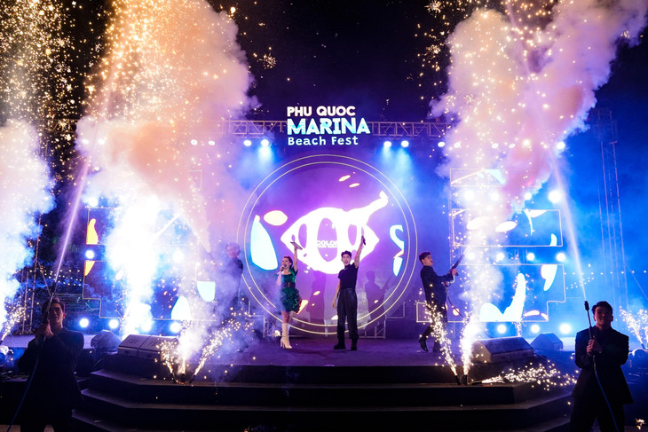 Không chỉ là một giải đấu thể thao chuyên nghiệp, những hoạt động bên lề hấp dẫn mà tiêu biểu là lễ hội âm nhạc Phu Quoc Marina Beach Fest với sự xuất hiện bùng nổ của các ngôi sao giải trí, đã góp phần quảng bá hình ảnh đảo ngọc xinh đẹp - một điểm đến đa dạng, hấp dẫn trong mắt du khách Việt Nam và bạn bè quốc tế.
