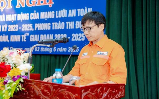 Đại diện các PX vận hành phát biểu tham luận tại Hội nghị