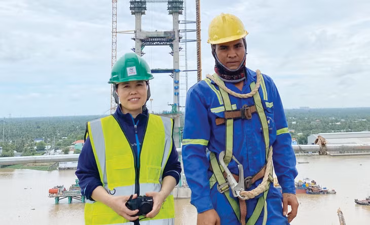 Tác giả bài viết có cơ hội đặt chân đến nhiều công trình hạ tầng lớn Tác giả bài viết có cơ hội đặt chân đến nhiều công trình hạ tầng lớn