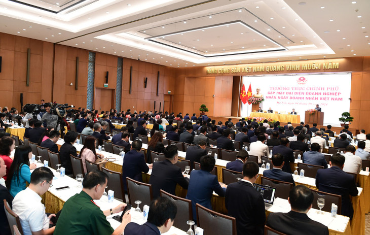 Toàn cảnh buổi gặp mặt của Thường trực Chính phủ với đại diện doanh nhân nhân Ngày Doanh nhân Việt Nam năm 2024 sáng nay 4/10. Ảnh: MPI