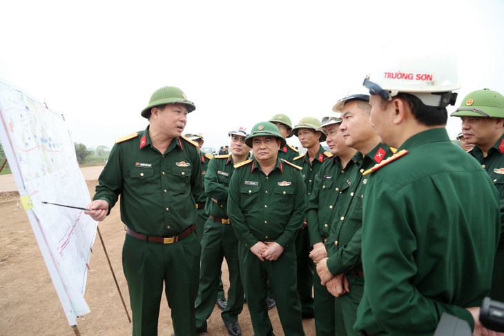 Lãnh đạo Binh đoàn 12 - Tổng công ty Xây dựng Trường Sơn thị sát công trình