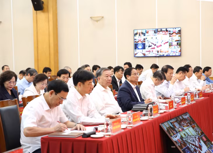 Tổng Bí thư Tô Lâm, Thủ tướng Chính phủ Phạm Minh Chính cùng các đồng chí lãnh đạo Đảng và Nhà nước tham dự Hội nghị - Ảnh: VGP/Nguyễn Hoàng