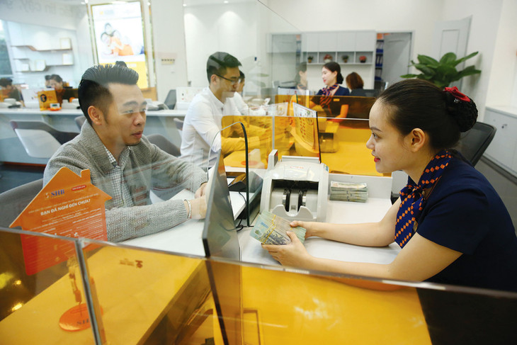 Việc chuyển hướng chính sách tiền tệ từ thắt chặt, kiểm soát lạm phát sang nới lỏng sẽ tạo điều kiện thuận lợi cho nền kinh tế phục hồi và tăng trưởng. Ảnh: Lê Tiên