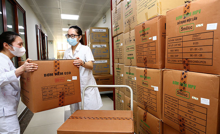 Số doanh nghiệp quay trở lại hoạt động tăng ở một số lĩnh vực như y tế và hoạt động trợ giúp xã hội; tài chính, ngân hàng và bảo hiểm; thông tin và truyền thông… Ảnh: Lê Tiên