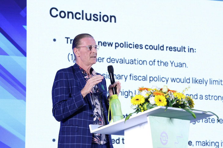 Ông Dominic Scriven, Chủ tịch Dragon Capital cho rằng, doanh nghiệp Việt Nam cần quan tâm đến một số biến số, trong đó, lớn nhất là dòng chảy thương mại toàn cầu