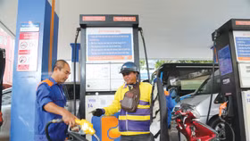 Bộ Tài chính đề nghị kéo dài thời hạn ưu đãi thuế với xăng, dầu đến hết ngày 30/9/2026. Ảnh: Song Lê