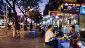 Tỷ trọng cơ sở phi chính thức tại các đô thị lớn có xu hướng giảm. Ảnh: Tiến Giang