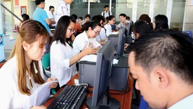 Các đơn vị ngành thuế cần đẩy mạnh hỗ trợ hộ kinh doanh thực hiện chuyển đổi phương thức quản lý thuế. Ảnh: Song Lê