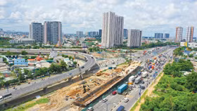 Doanh nghiệp vừa và nhỏ nếu không chủ động liên kết, nâng cao năng lực thì sẽ ngày càng khó tiếp cận các dự án lớn. Ảnh: Lê Tiên