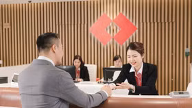 IFRS là một yếu tố đáp ứng nhu cầu niêm yết trên thị trường quốc tế, tạo điều kiện thuận lợi để doanh nghiệp huy động vốn với chi phí thấp. Ảnh: Techcombank