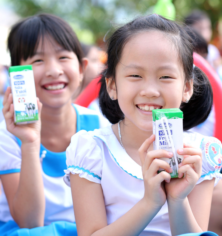 34.000 trẻ em Quảng Nam đón nhận niềm vui uống sữa từ Vinamilk trong ngày 1/6 ảnh 7