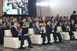 Phó Thủ tướng Chính phủ Nguyễn Chí Dũng cùg các đại biểu tham dự SEMIExpo Việt Nam 2025 (ảnh: CP)