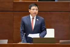 Bộ trưởng Bộ Tài chính Nguyễn Văn Thắng giải trình và làm rõ tại hội trường 