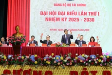 100% đại biểu tham gia biểu quyết tán thành thông qua Nghị quyết Đại hội 