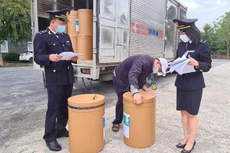 Tình trạng buôn lậu, gian lận thương mại và vận chuyển trái phép hàng hóa qua biên giới vẫn diễn biến phức tạp