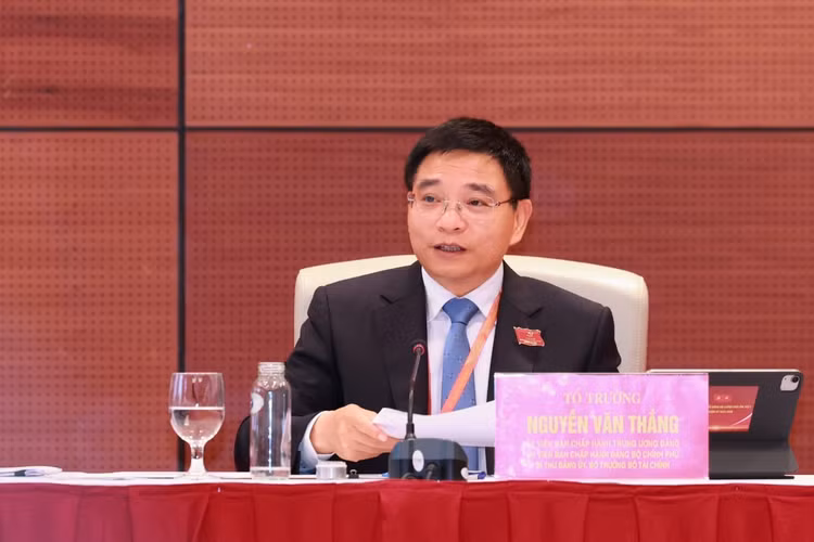 Bộ trưởng Bộ Tài chính Nguyễn Văn Thắng làm Tổ trưởng Tổ thảo luận số 7 - Ảnh: Nhật Bắc