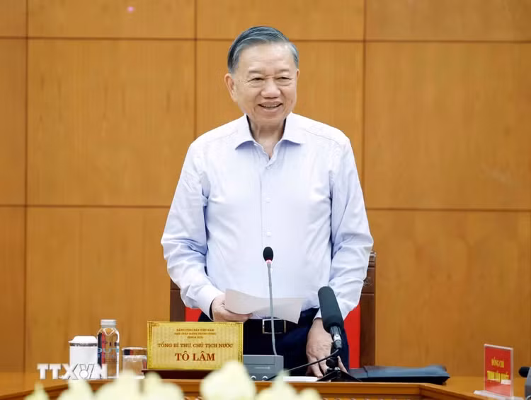Tổng Bí thư, Chủ tịch nước Tô Lâm phát biểu tại buổi làm việc với đại diện Đảng ủy Chính phủ và các cơ quan liên quan về công tác phòng, chống bão, lũ, thiên tai cực đoan và biến đổi khí hậu từ nay đến hết năm 2026 - Ảnh: TTXVN