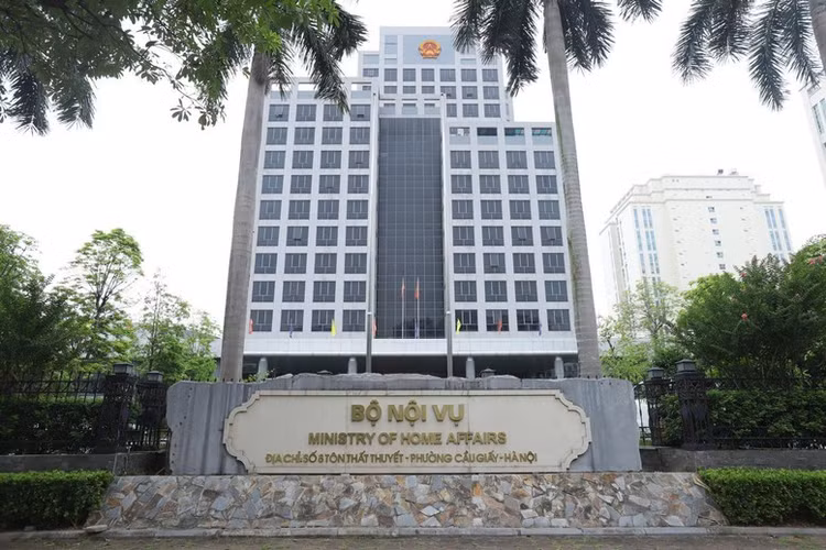 Các bộ, ngành, địa phương khẩn trương hoàn thiện và gửi báo cáo phương án sắp xếp đơn vị sự nghiệp công lập về Bộ Nội vụ chậm nhất là ngày 27/9.