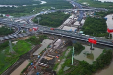 Dự án Vành đai 3 TP.HCM, trong đó có dự án thành phần 4 đoạn qua tỉnh Tây Ninh, đang được các nhà thầu dồn lực thi công nhằm đảm bảo tiến độ xây dựng và giải ngân vốn đầu tư công. Ảnh minh họa: Lê Toàn