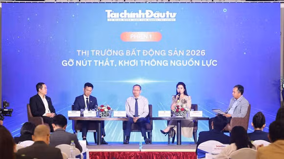 Tín dụng, pháp lý và lệch pha cung – cầu tiếp tục là những vấn đề trung tâm của thị trường bất động sản được đặt ra tại phiên thảo luận “Gỡ nút thắt, khơi thông nguồn lực”. Ảnh: Lê Toàn