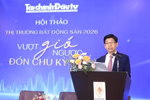Ông Phạm Văn Hoành, Tổng Biên tập Báo Tài chính - Đầu tư cho rằng, thị trường bất động sản hiện vẫn đang chịu nhiều “cơn gió ngược”. Ảnh: Lê Toàn
