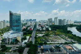 Nhiều chủ đầu tư sau giai đoạn sử dụng đòn bẩy tài chính cao buộc phải bán ra những tài sản từng được xem là của “để dành”. Ảnh: Gia An