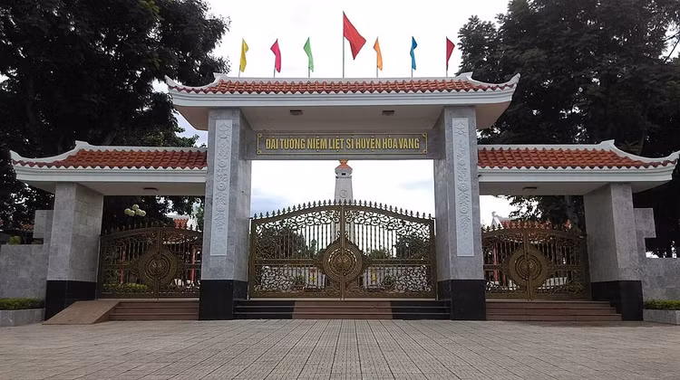 Đài Tưởng niệm Liệt sĩ Hòa Vang (ảnh sưu tầm internet)