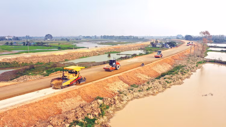 Tổng vốn đầu tư công thực hiện trong 2 tháng đầu năm ước đạt 55,74 nghìn tỷ đồng, tương đương 5,6% kế hoạch Thủ tướng giao. Ảnh: Xuân Mộc