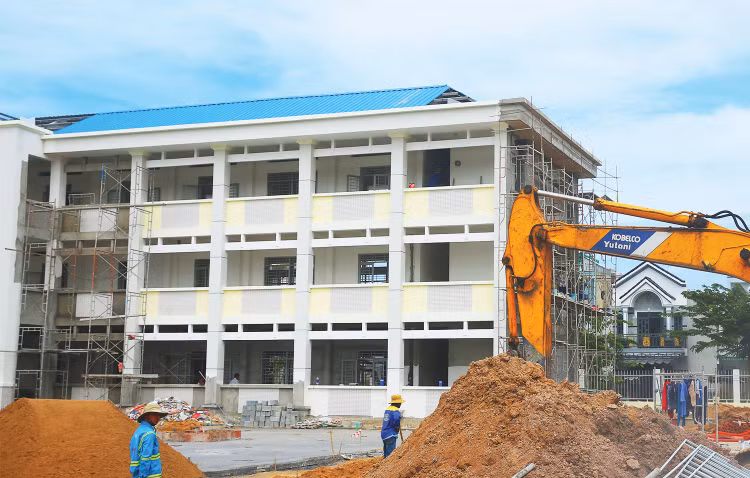 Gói thầu số 1 thuộc Dự án Xây dựng mới nhà lớp học 16 phòng (4 tầng) Trường THCS Nguyễn Tất Thành tại xã Đức Lập (tỉnh Lâm Đồng) đã chọn được nhà thầu. Ảnh: Tiên Giang