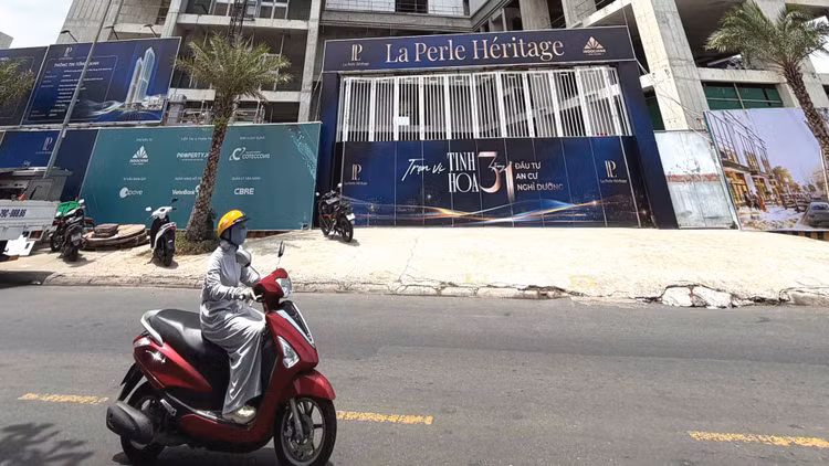 Dự án Khu căn hộ và dịch vụ Phước Long (phường Nam Nha Trang, tỉnh Khánh Hòa) với tên thương mại hiện nay là La Perle Héritage. Ảnh: Trần Vũ 