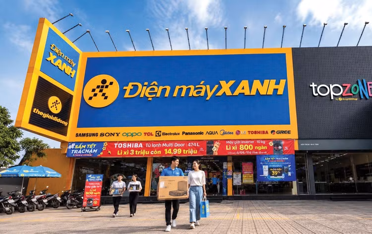 Điện Máy Xanh đang dần thu hẹp chuỗi cửa hàng Điện Máy Xanh, Thế Giới Di Động và TopZone. Ảnh: Nhã Chi