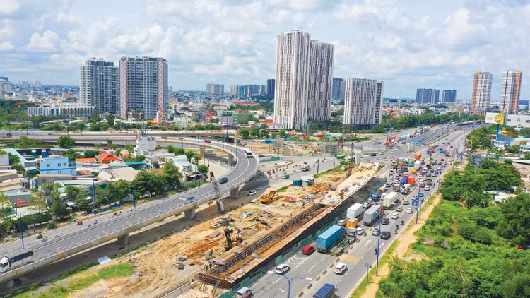 Doanh nghiệp vừa và nhỏ nếu không chủ động liên kết, nâng cao năng lực thì sẽ ngày càng khó tiếp cận các dự án lớn. Ảnh: Lê Tiên