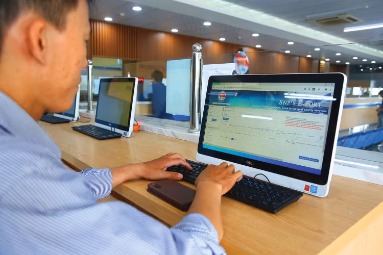 Quy chế này quy định về việc cung cấp, sử dụng thông tin tờ khai hải quan điện tử để thực hiện các thủ tục về thuế, cấp giấy chứng nhận xuất xứ hàng hóa… Ảnh: Song Lê