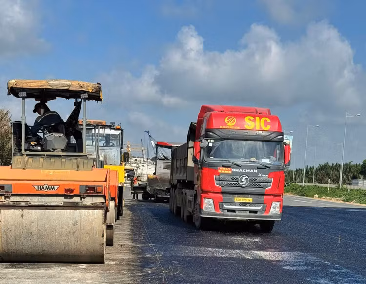 Gói thầu XL02 thi công đoạn Km13+900 - Km25+920 thuộc Dự án mở rộng cao tốc TP.HCM - Long Thành có giá trị hơn 4.628 tỷ đồng. Ảnh: Ngọc Tuấn