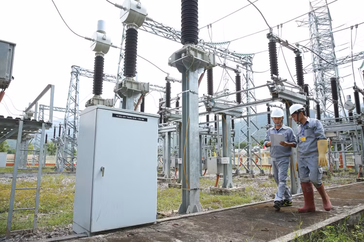 Dự án Lắp đặt chống sét van tại các trạm biến áp 220kV - 500kV có tổng mức đầu tư 202,261 tỷ đồng. Ảnh: Tiên Giang