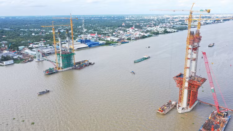 Cần phát triển các kênh huy động vốn dài hạn cho lĩnh vực hạ tầng giao thông bởi đặc thù của những dự án này là nhu cầu vốn lớn, thời gian xây dựng và hoàn vốn kéo dài 