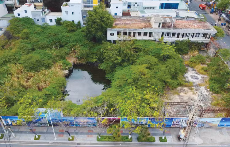Khu đất 48 - 48A Trần Phú, trung tâm bờ biển Nha Trang, đã có nhà đầu tư trúng đấu giá thực hiện dự án thương mại, dịch vụ du lịch. Ảnh: Hữu Long