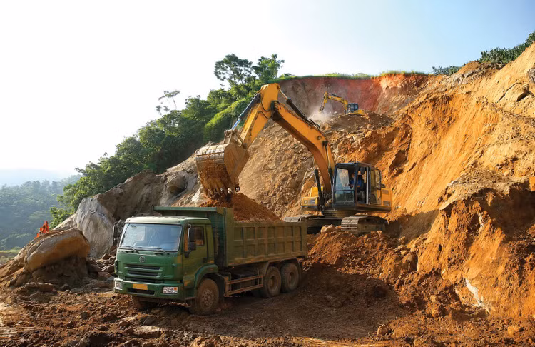 Đơn vị trúng đấu giá quyền khai thác khoáng sản có thể gặp khó khăn trong công tác giải phóng mặt bằng nếu liên quan đến đất rừng sản xuất hoặc đất thuộc quyền quản lý của hộ gia đình. Ảnh: Hải Tùng