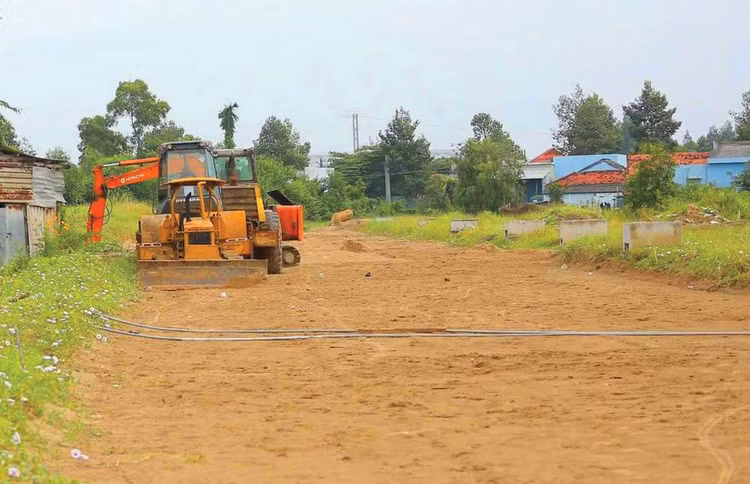 Trong kế hoạch lựa chọn nhà thầu thực hiện Dự án Đường dây 220kV Phú Lâm - Đầm Sen còn 3 gói thầu chưa phát hành hồ sơ mời thầu. Ảnh: Thu Huyền