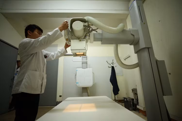 Gói thầu Cung cấp, lắp đặt thiết bị khối cận lâm sàng và các thiết bị chuyên dùng khác cho Bệnh viện Đa khoa khu vực Hóc Môn (TP.HCM) có giá 487,179 tỷ đồng. Ảnh minh họa: Nhã Chi