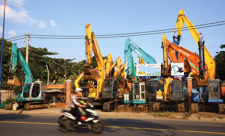 Sau khi được xếp hạng thứ nhất, nhiều nhà thầu không làm rõ về nhân sự chủ chốt, thiết bị thi công chủ yếu đã kê khai trong hồ sơ dự thầu. Ảnh minh họa: Nhã Chi